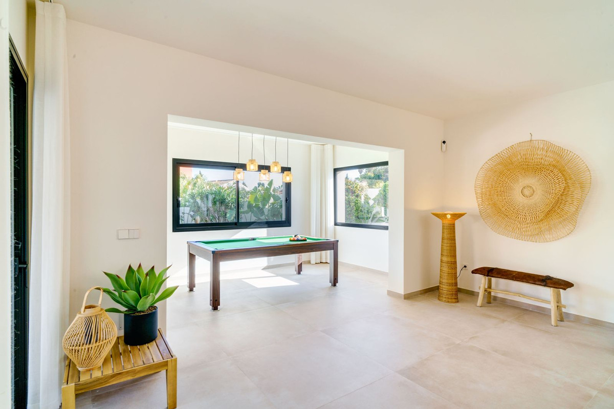 Se vende Villa - Chalet de 6 dormitorios en Costa Del Sol, Málaga, España