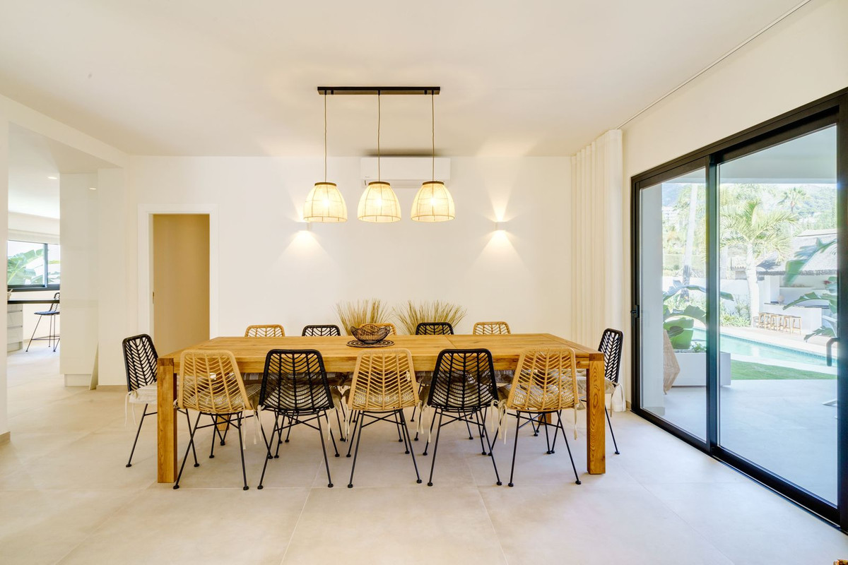 Se vende Villa - Chalet de 6 dormitorios en Costa Del Sol, Málaga, España