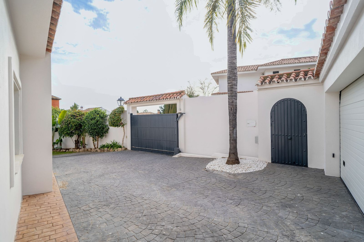 Se vende Villa - Chalet de 6 dormitorios en Costa Del Sol, Málaga, España