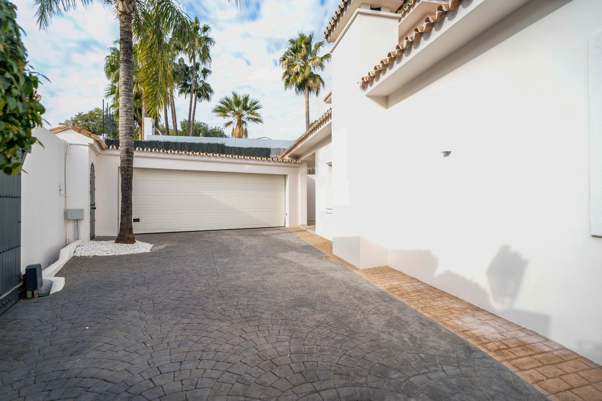 Se vende Villa - Chalet de 6 dormitorios en Costa Del Sol, Málaga, España
