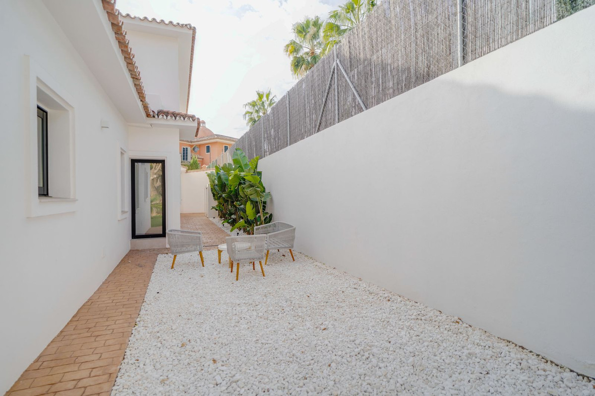 Se vende Villa - Chalet de 6 dormitorios en Costa Del Sol, Málaga, España