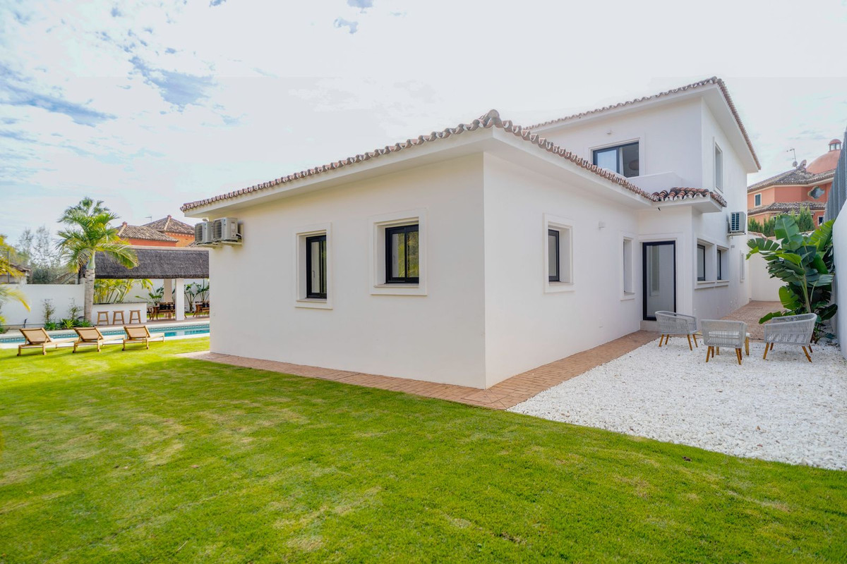 Se vende Villa - Chalet de 6 dormitorios en Costa Del Sol, Málaga, España