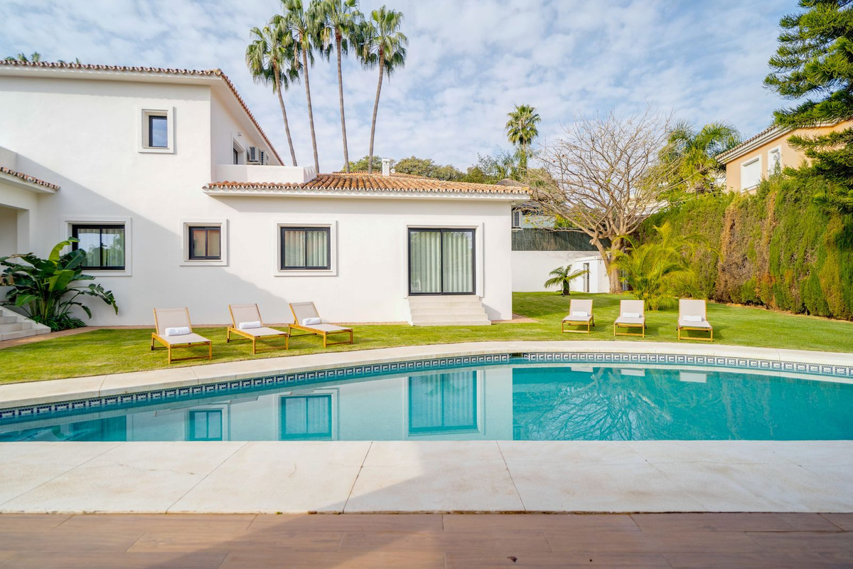 Se vende Villa - Chalet de 6 dormitorios en Costa Del Sol, Málaga, España