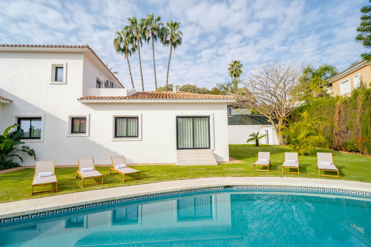 Se vende Villa - Chalet de 6 dormitorios en Costa Del Sol, Málaga, España