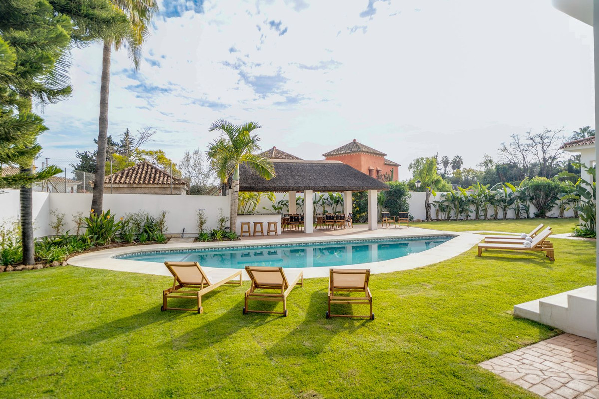 Se vende Villa - Chalet de 6 dormitorios en Costa Del Sol, Málaga, España
