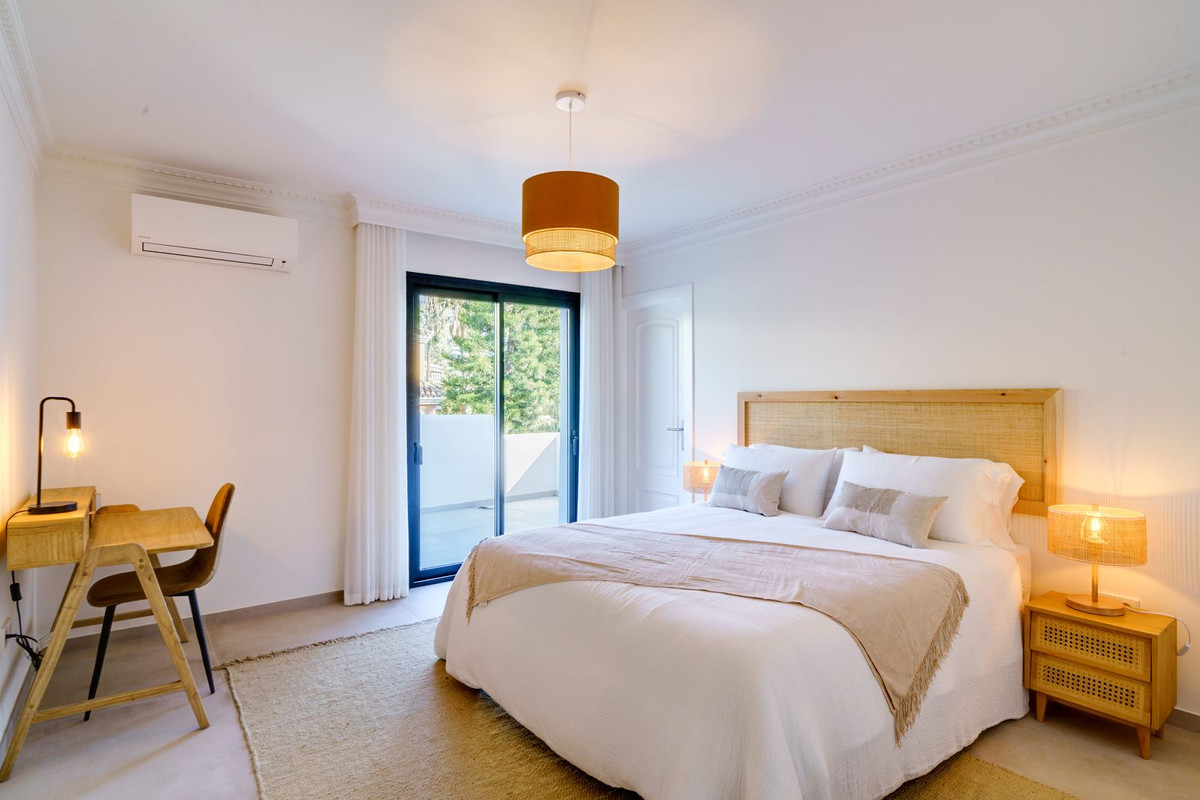 Se vende Villa - Chalet de 6 dormitorios en Costa Del Sol, Málaga, España