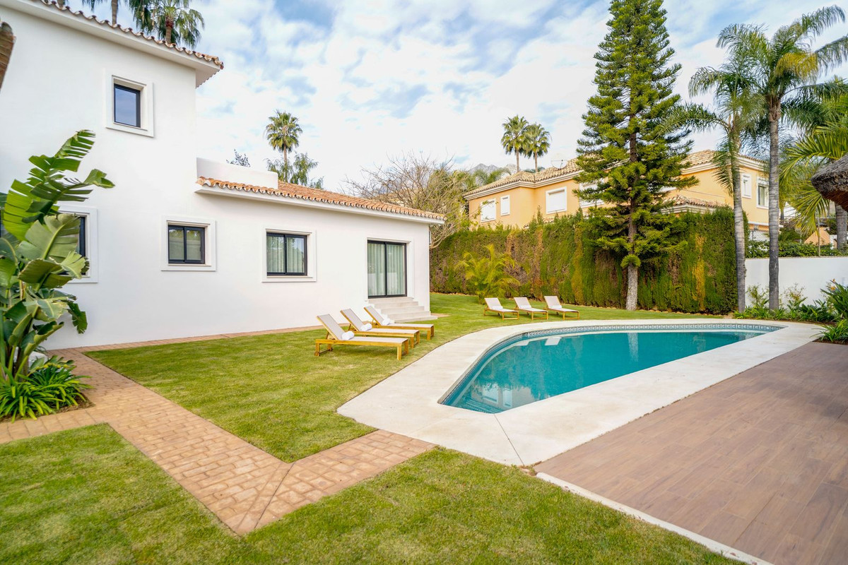 Se vende Villa - Chalet de 6 dormitorios en Costa Del Sol, Málaga, España