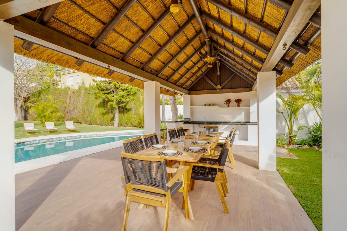 Se vende Villa - Chalet de 6 dormitorios en Costa Del Sol, Málaga, España