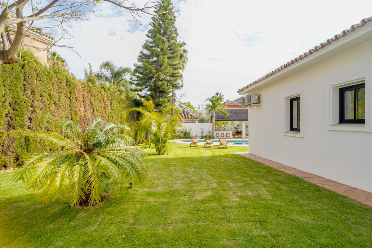 Se vende Villa - Chalet de 6 dormitorios en Costa Del Sol, Málaga, España