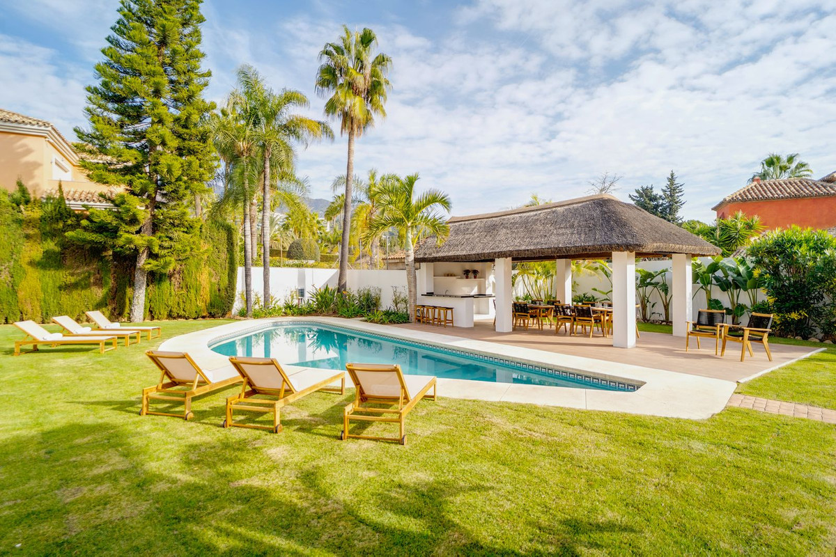 Se vende Villa - Chalet de 6 dormitorios en Costa Del Sol, Málaga, España