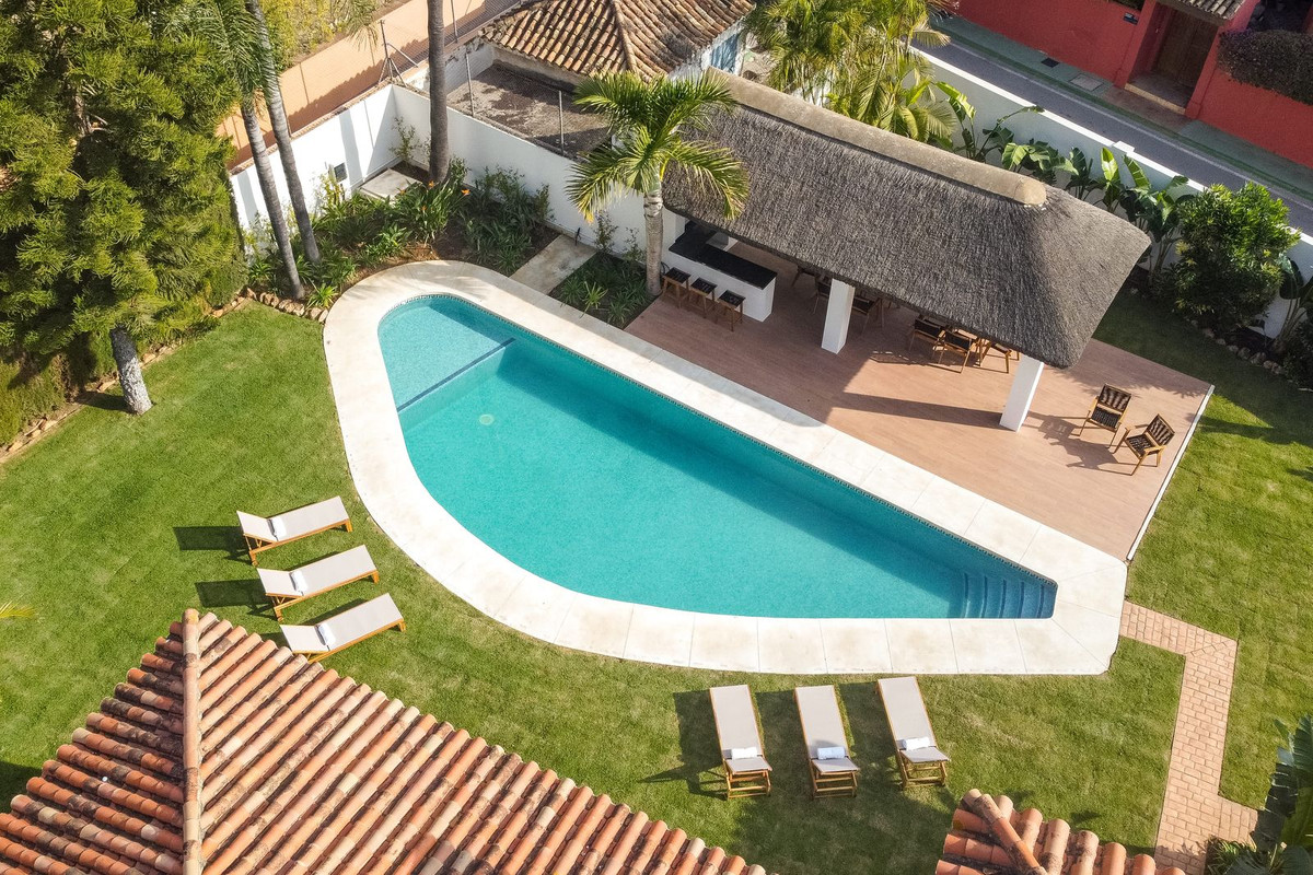 Se vende Villa - Chalet de 6 dormitorios en Costa Del Sol, Málaga, España