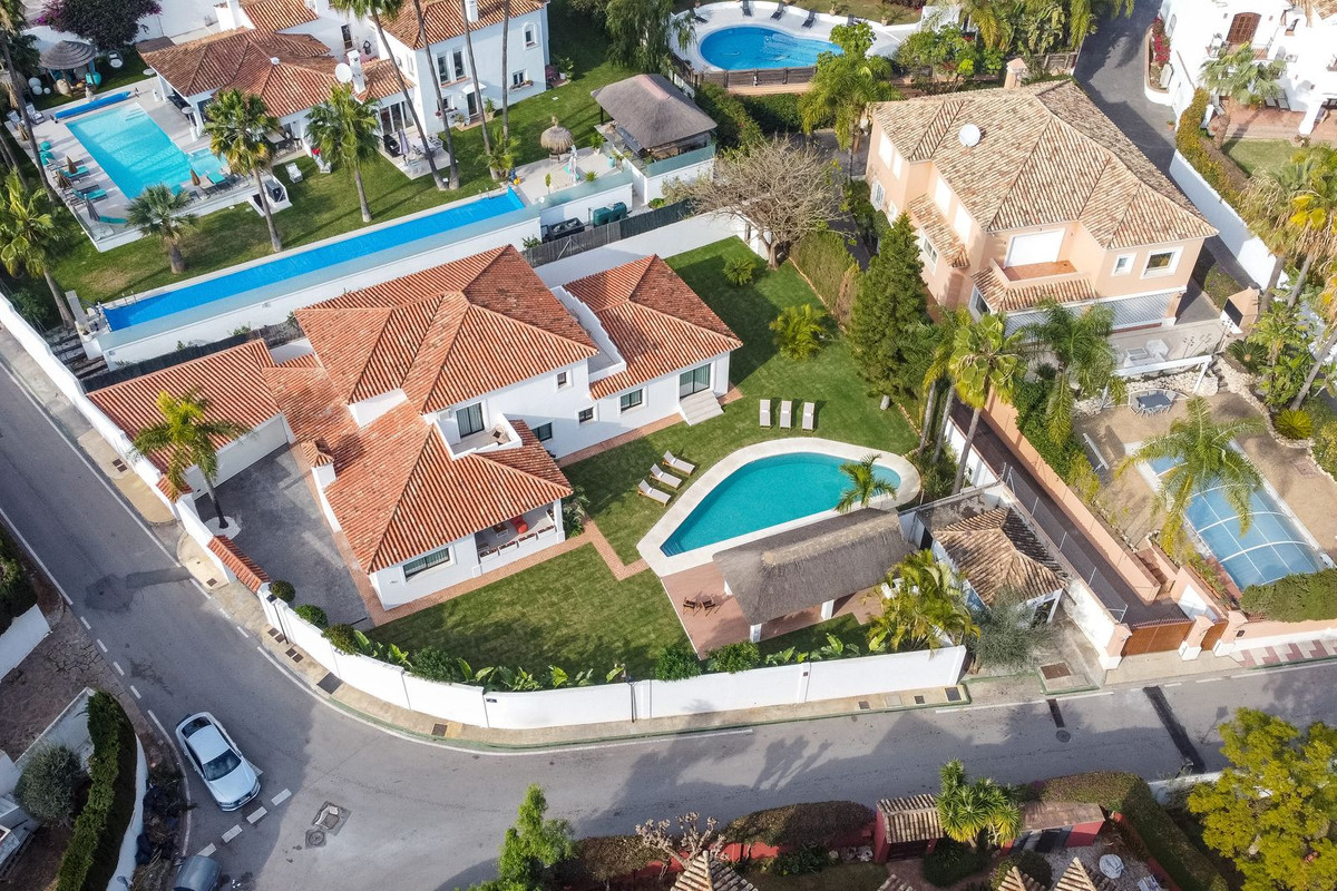 Se vende Villa - Chalet de 6 dormitorios en Costa Del Sol, Málaga, España