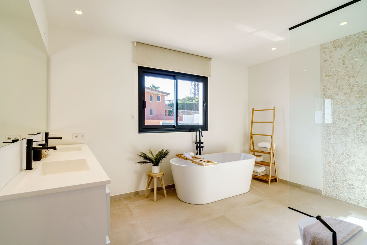 Se vende Villa - Chalet de 6 dormitorios en Costa Del Sol, Málaga, España