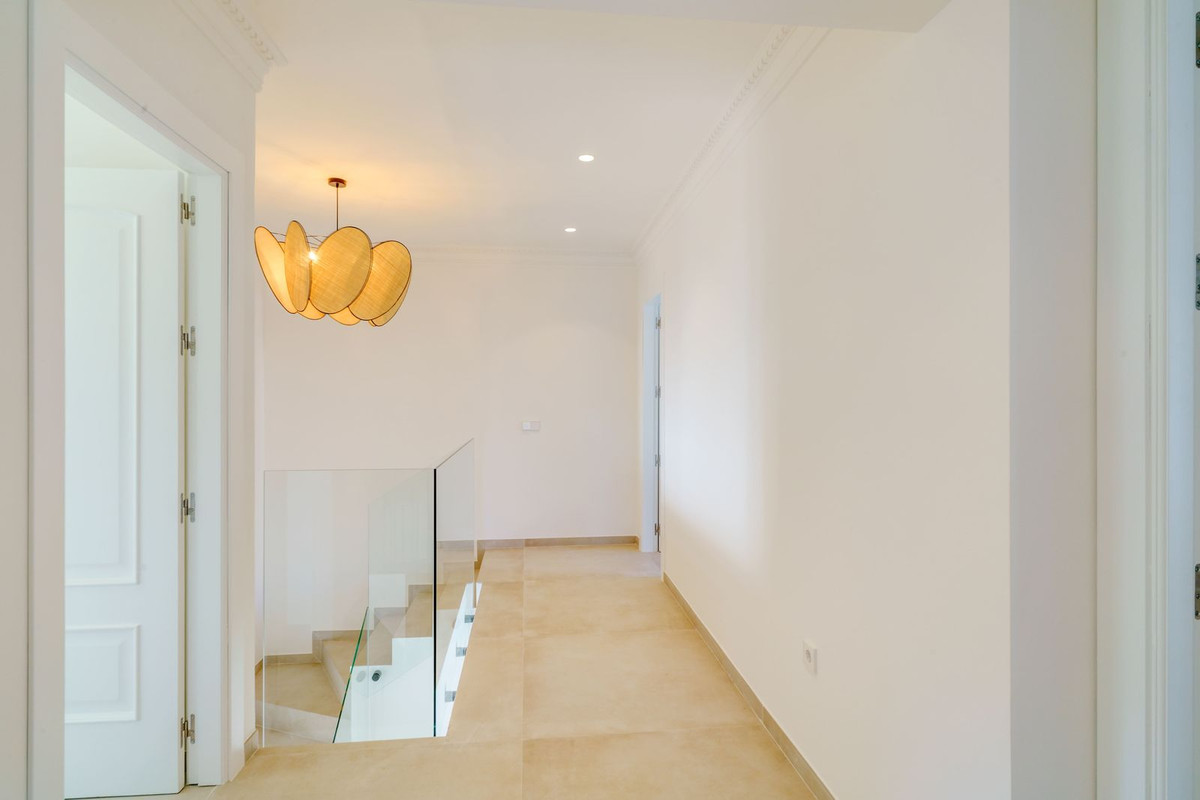 Se vende Villa - Chalet de 6 dormitorios en Costa Del Sol, Málaga, España