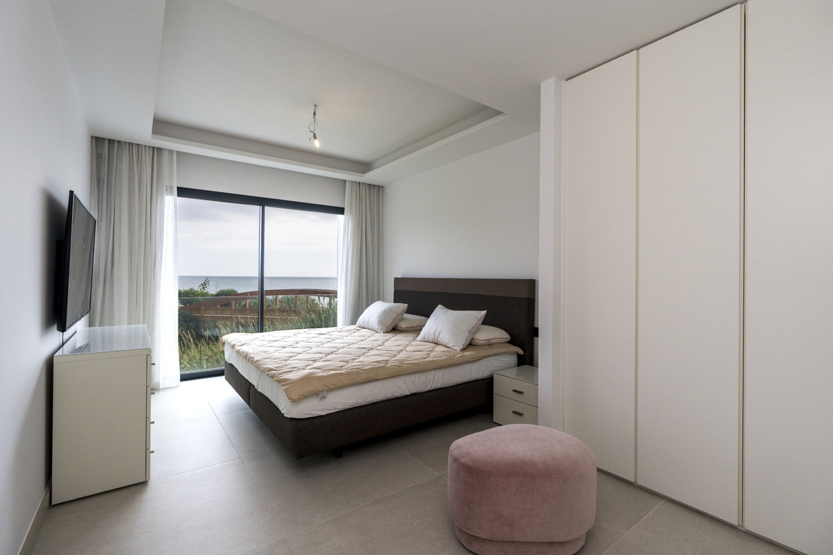 4 Bed Townhouse for sale in Estepona Costa Del Sol, Málaga, Spain