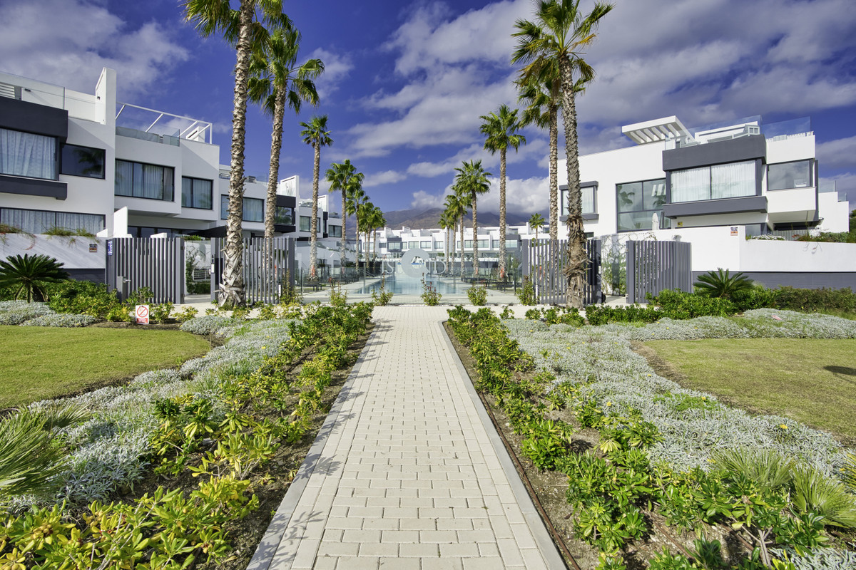 4 Bed Townhouse for sale in Estepona Costa Del Sol, Málaga, Spain