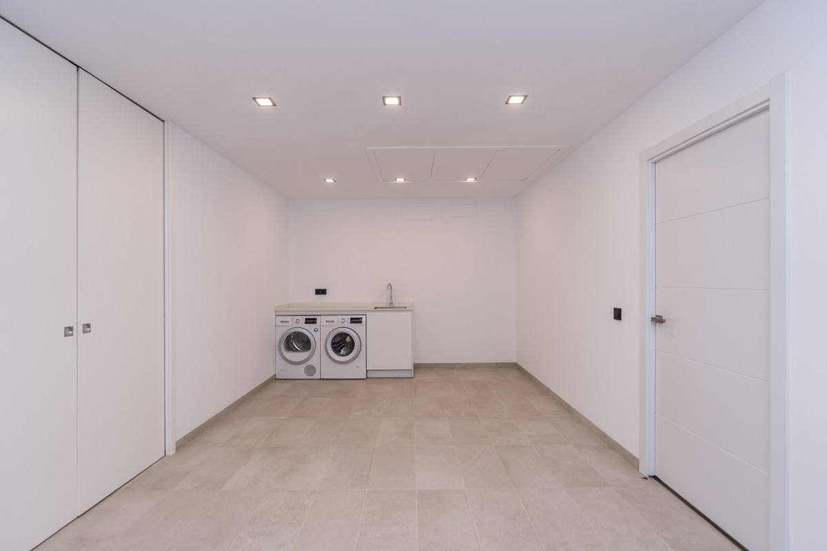 4 Bed Townhouse for sale in Estepona Costa Del Sol, Málaga, Spain