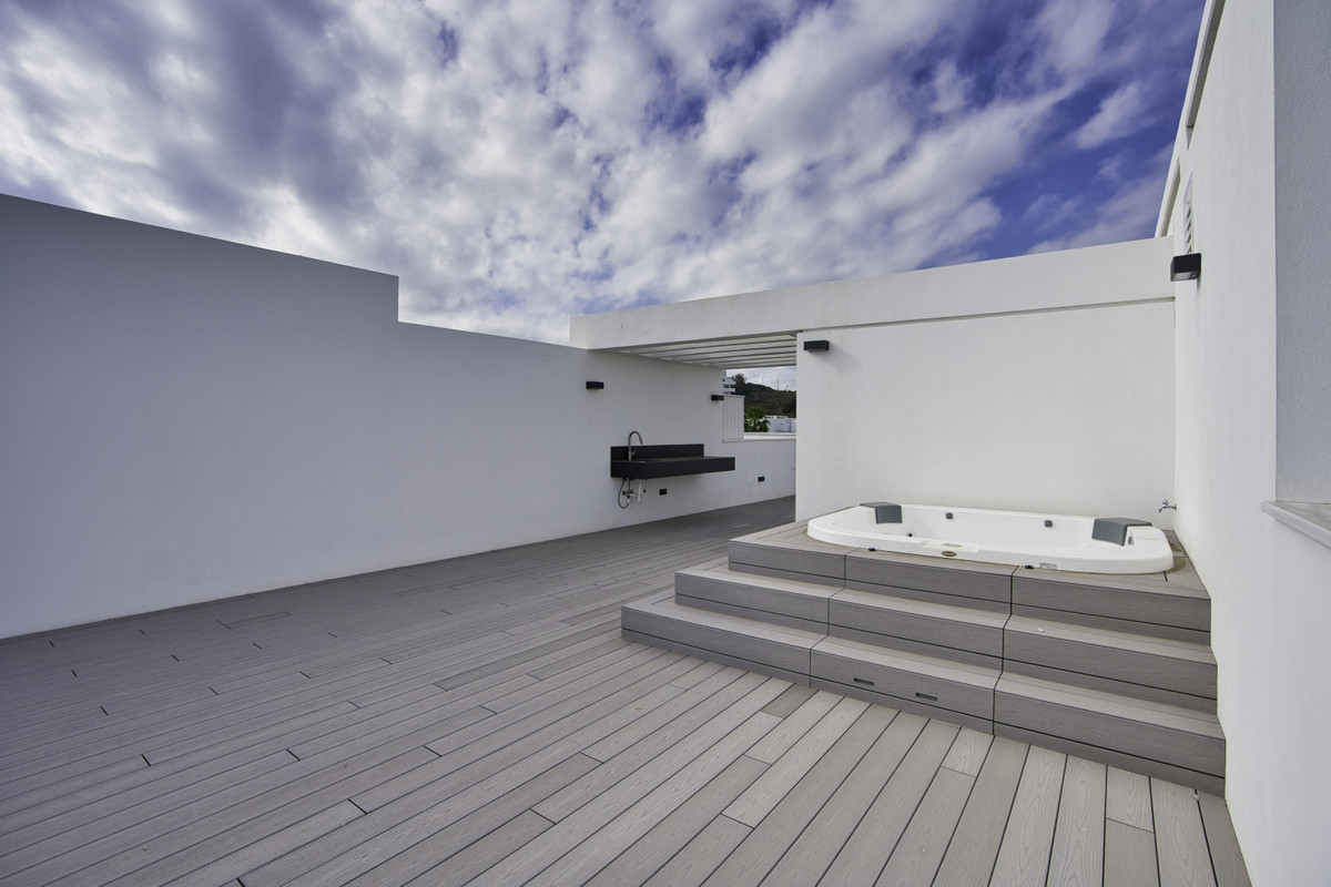 4 Bed Townhouse for sale in Estepona Costa Del Sol, Málaga, Spain