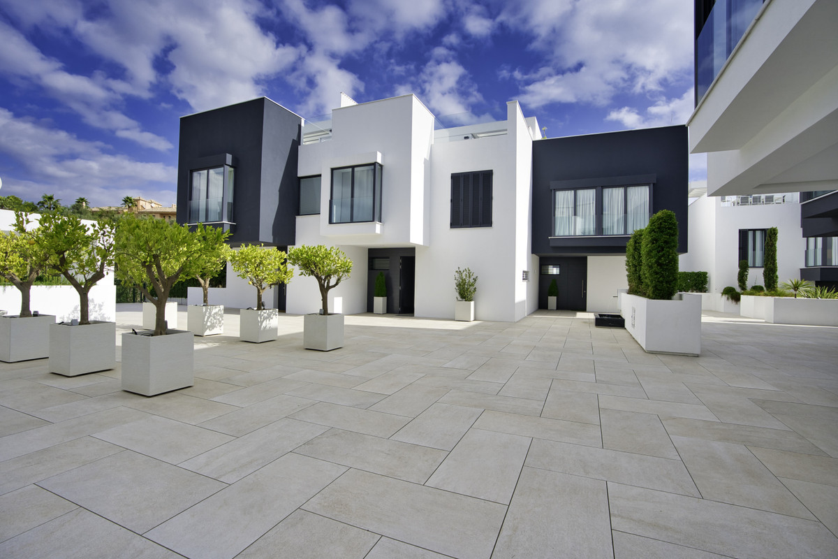 4 Bed Townhouse for sale in Estepona Costa Del Sol, Málaga, Spain