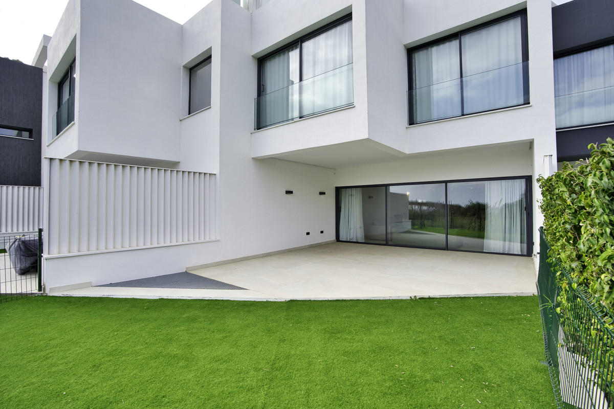 4 Bed Townhouse for sale in Estepona Costa Del Sol, Málaga, Spain