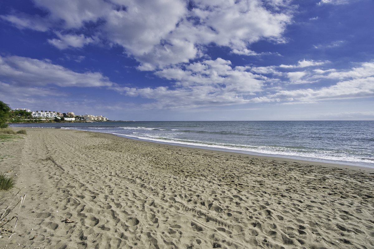 4 Bed Townhouse for sale in Estepona Costa Del Sol, Málaga, Spain