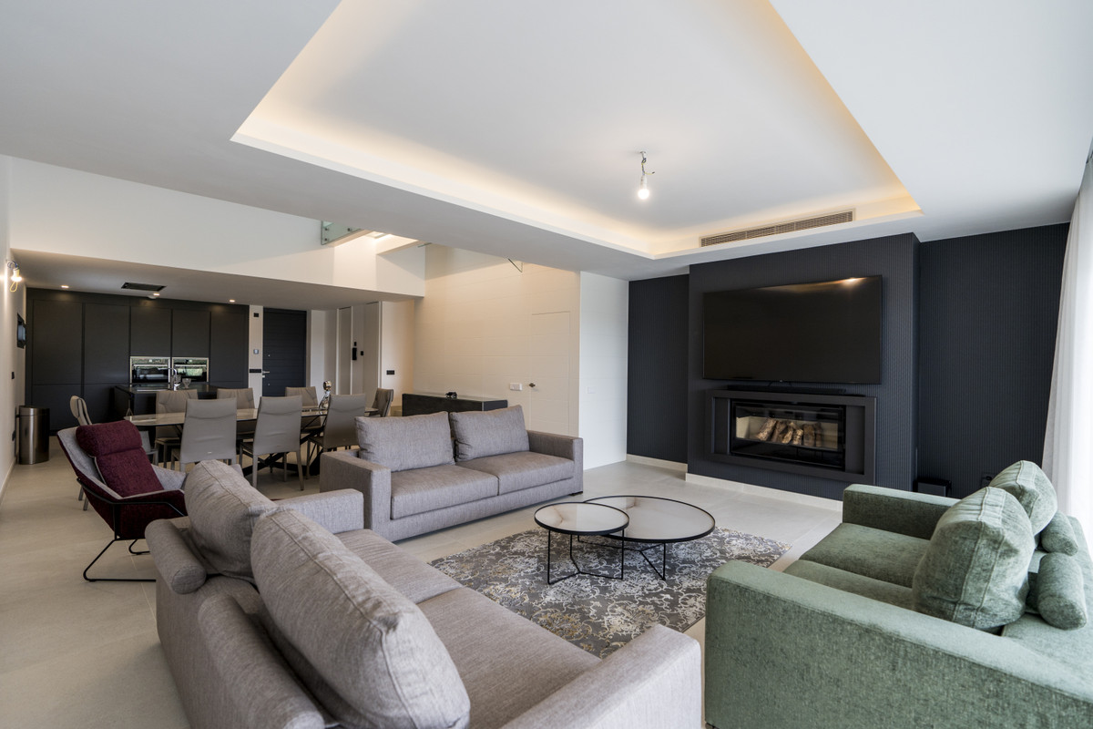 4 Bed Townhouse for sale in Estepona Costa Del Sol, Málaga, Spain
