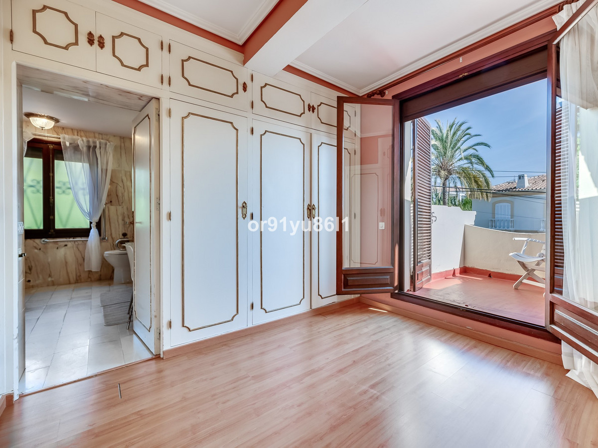 5 Bed Townhouse for sale in The Golden Mile Costa Del Sol, Málaga, Spain