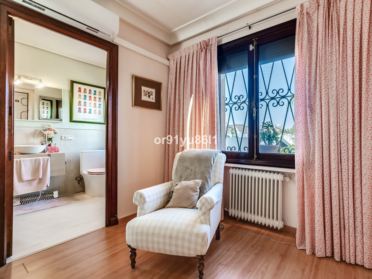 5 Bed Townhouse for sale in The Golden Mile Costa Del Sol, Málaga, Spain