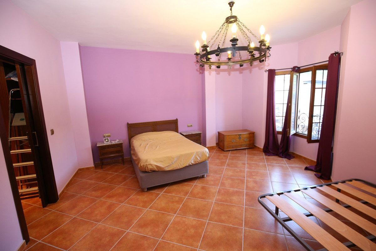 6 Bed Townhouse for sale in Benamargosa Costa Del Sol East, Málaga, Spain