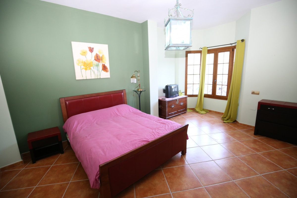 6 Bed Townhouse for sale in Benamargosa Costa Del Sol East, Málaga, Spain
