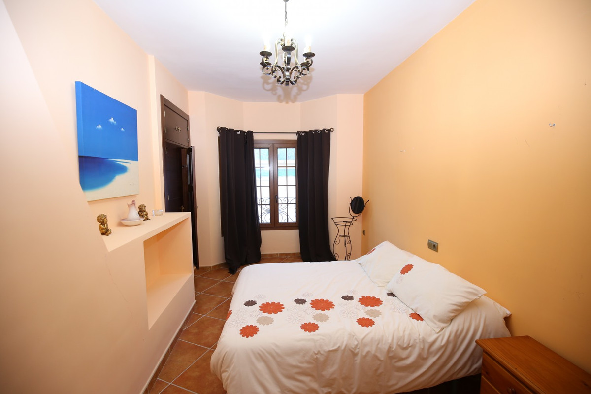 6 Bed Townhouse for sale in Benamargosa Costa Del Sol East, Málaga, Spain