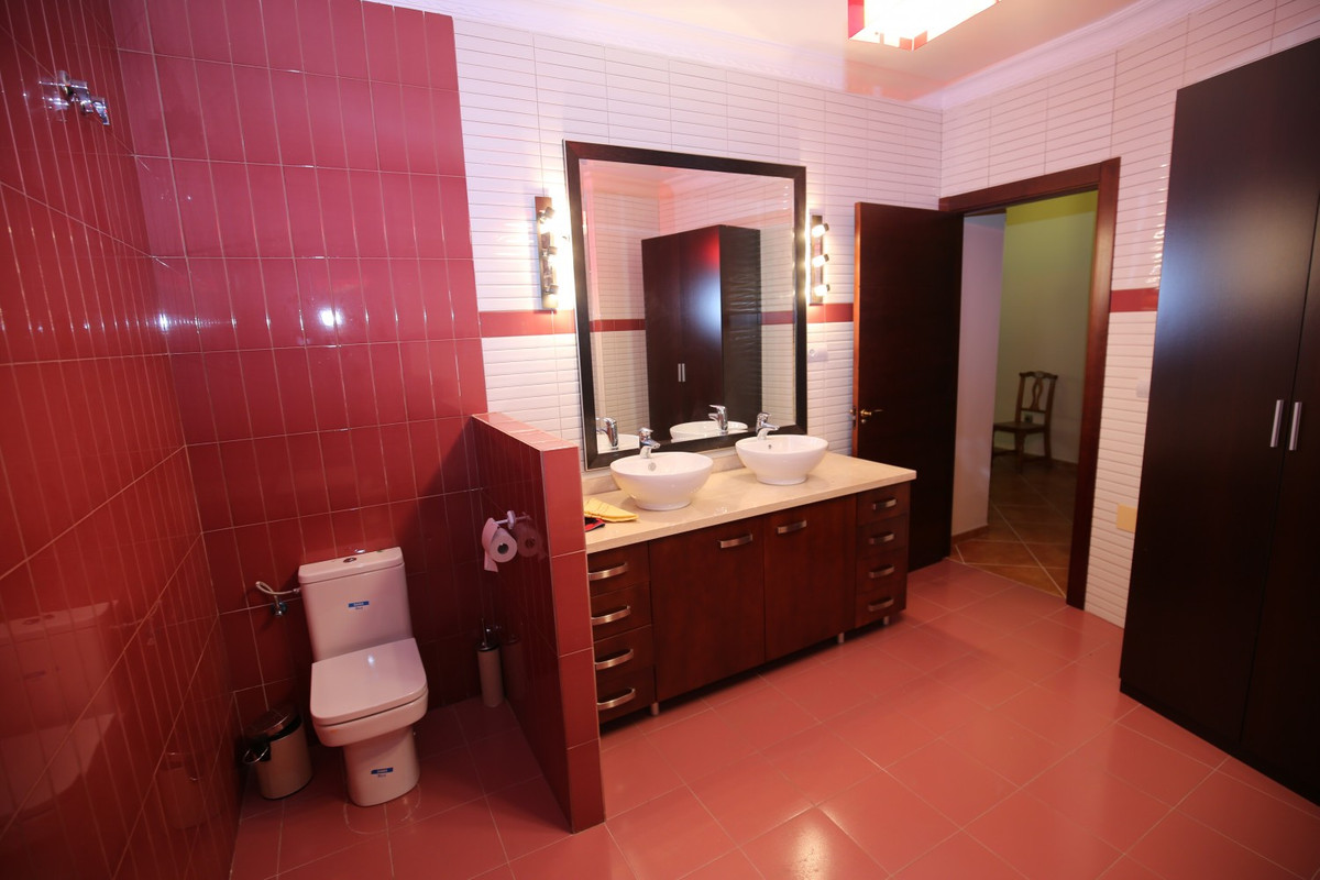 6 Bed Townhouse for sale in Benamargosa Costa Del Sol East, Málaga, Spain