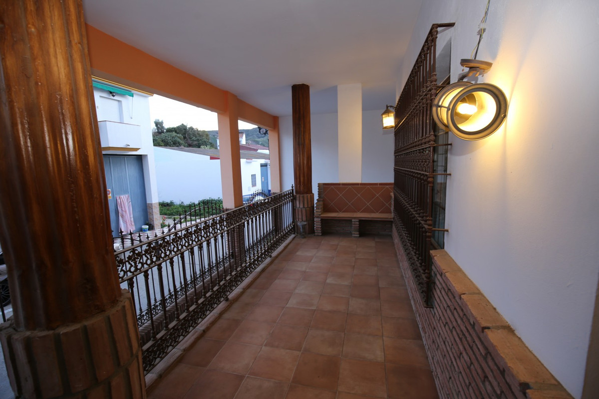 6 Bed Townhouse for sale in Benamargosa Costa Del Sol East, Málaga, Spain