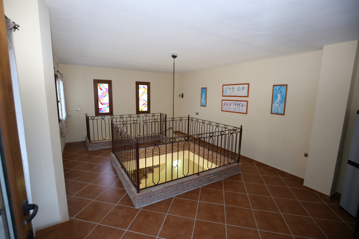 6 Bed Townhouse for sale in Benamargosa Costa Del Sol East, Málaga, Spain