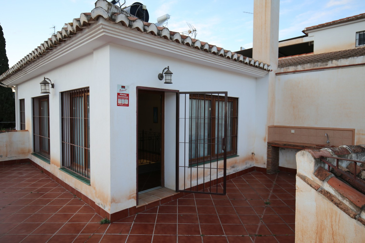 6 Bed Townhouse for sale in Benamargosa Costa Del Sol East, Málaga, Spain