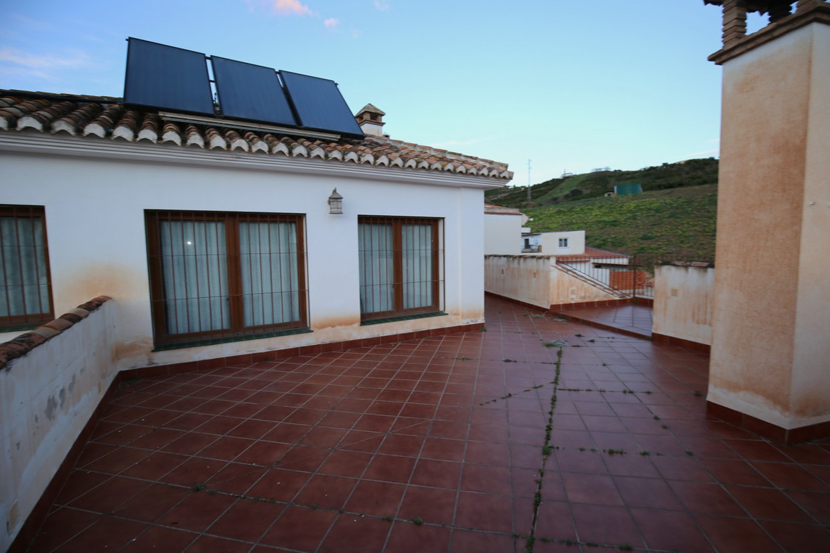 6 Bed Townhouse for sale in Benamargosa Costa Del Sol East, Málaga, Spain