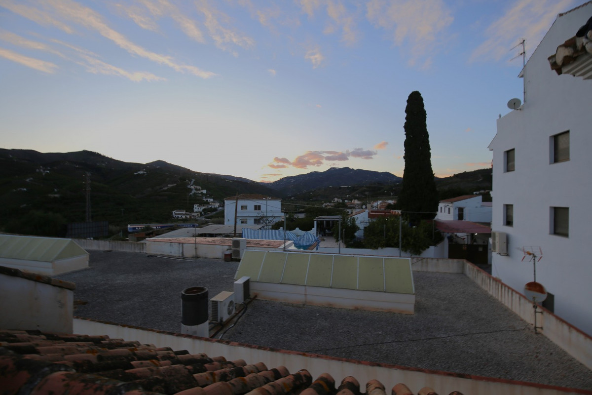 6 Bed Townhouse for sale in Benamargosa Costa Del Sol East, Málaga, Spain