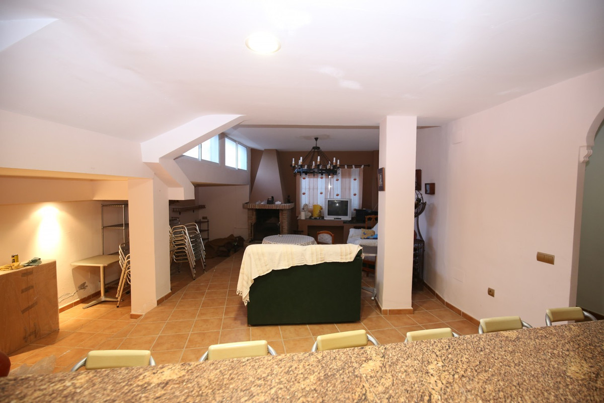 6 Bed Townhouse for sale in Benamargosa Costa Del Sol East, Málaga, Spain