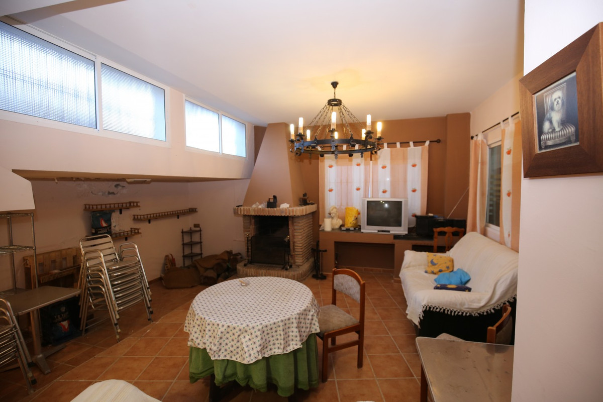 6 Bed Townhouse for sale in Benamargosa Costa Del Sol East, Málaga, Spain