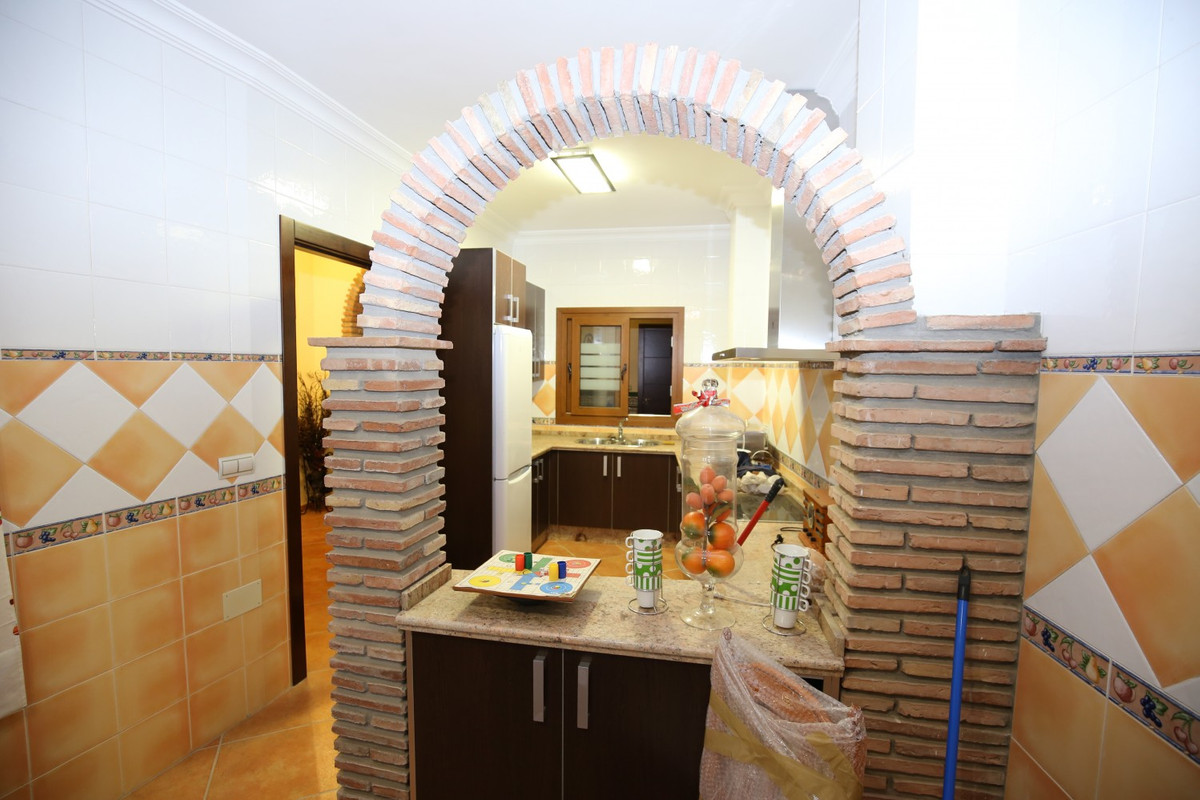 6 Bed Townhouse for sale in Benamargosa Costa Del Sol East, Málaga, Spain
