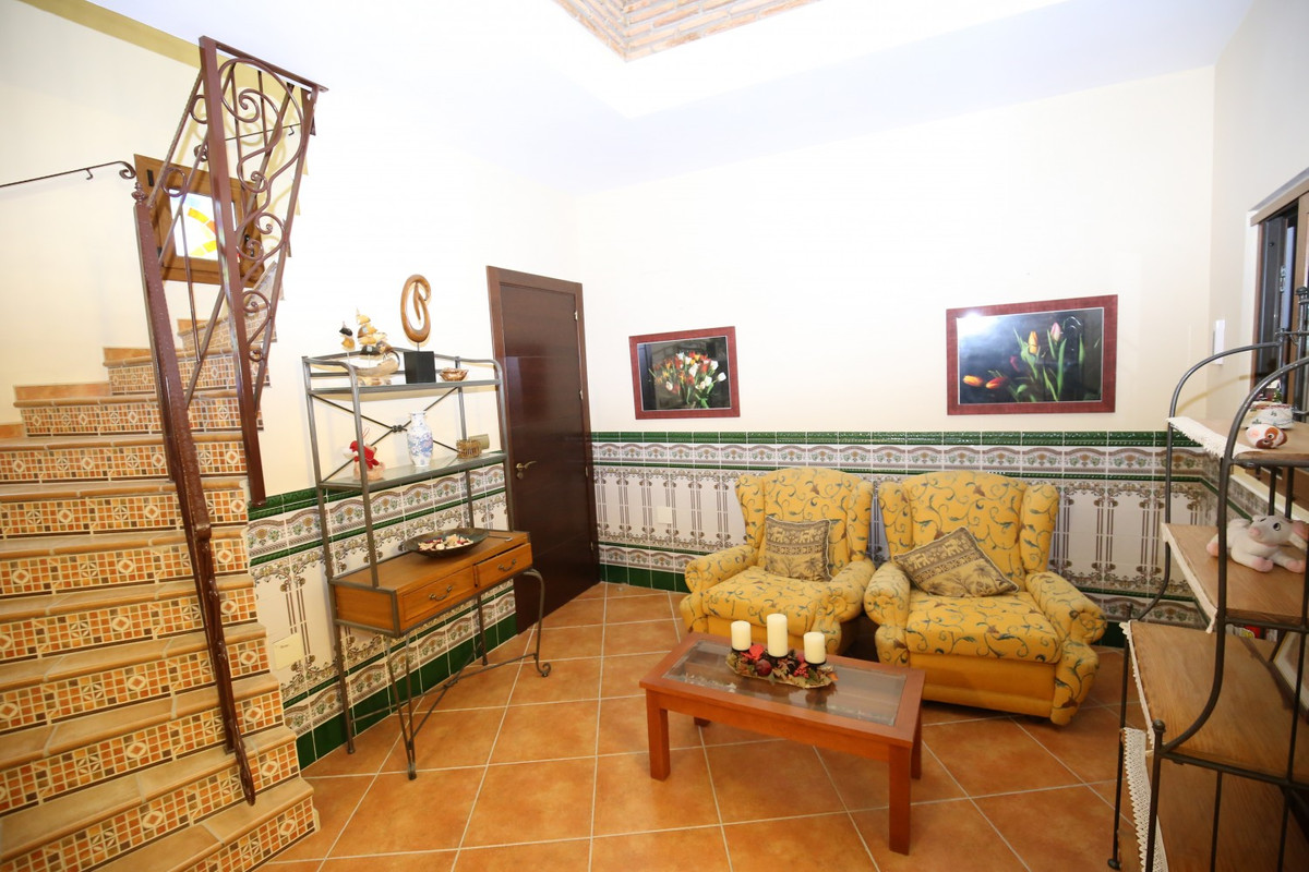 6 Bed Townhouse for sale in Benamargosa Costa Del Sol East, Málaga, Spain