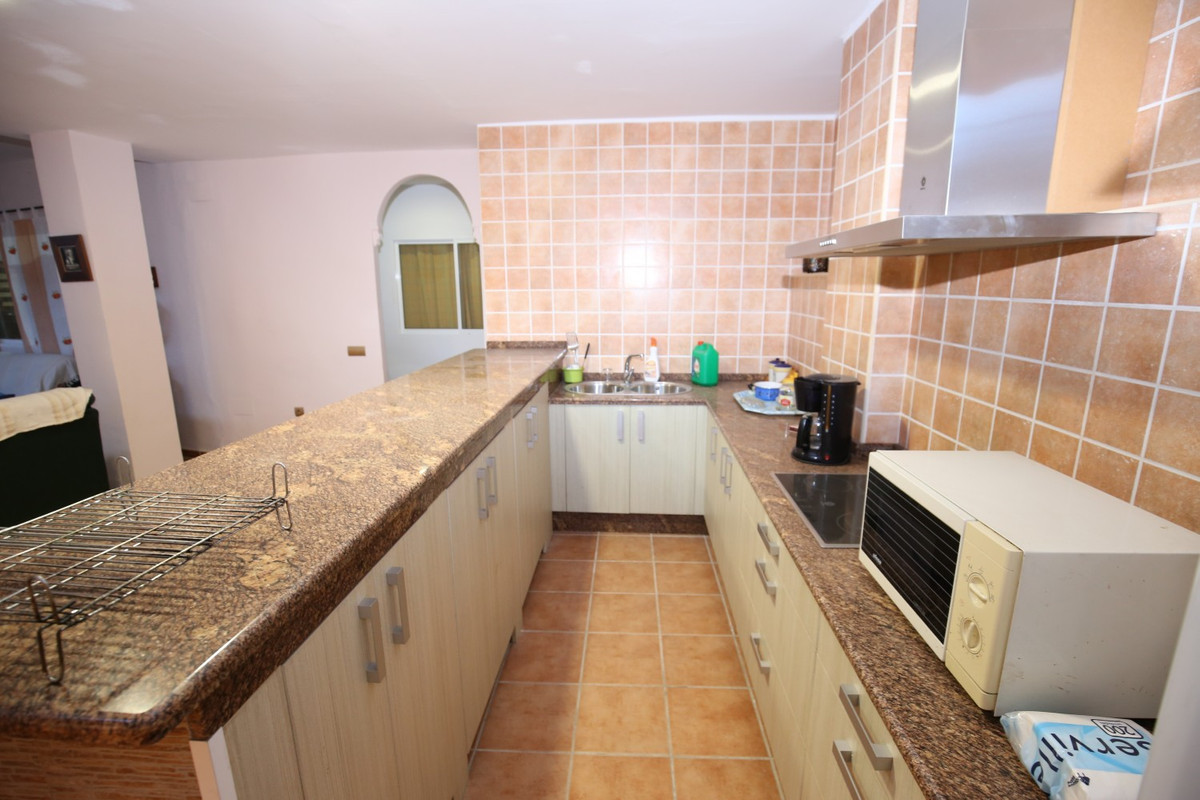 6 Bed Townhouse for sale in Benamargosa Costa Del Sol East, Málaga, Spain