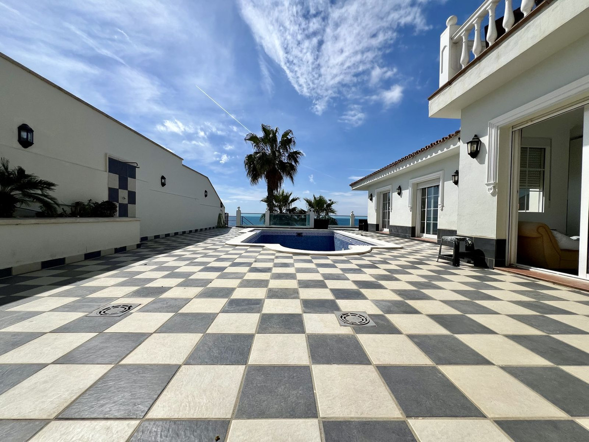 5 Bed Townhouse for sale in El Chaparral Costa Del Sol, Málaga, Spain