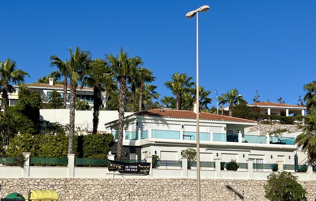 5 Bed Townhouse for sale in El Chaparral Costa Del Sol, Málaga, Spain