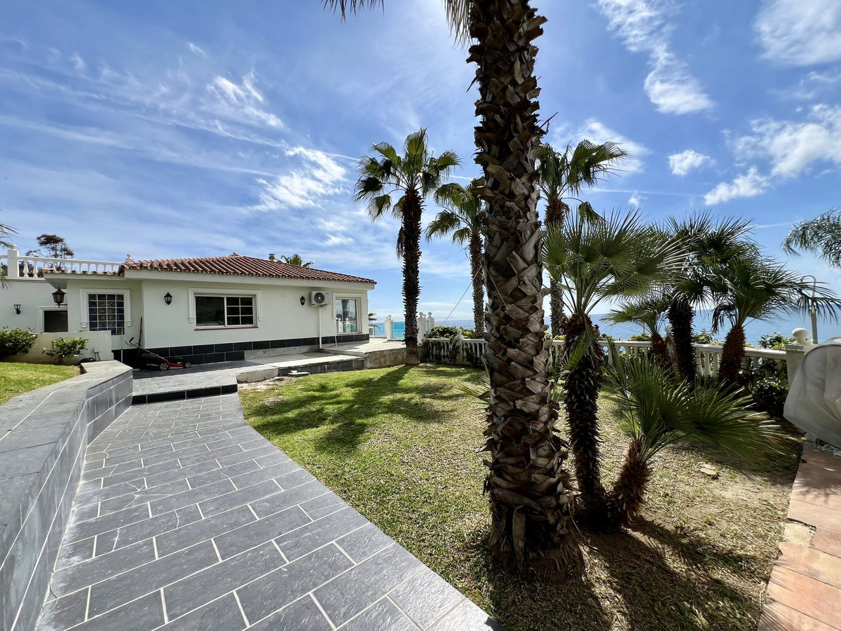 5 Bed Townhouse for sale in El Chaparral Costa Del Sol, Málaga, Spain