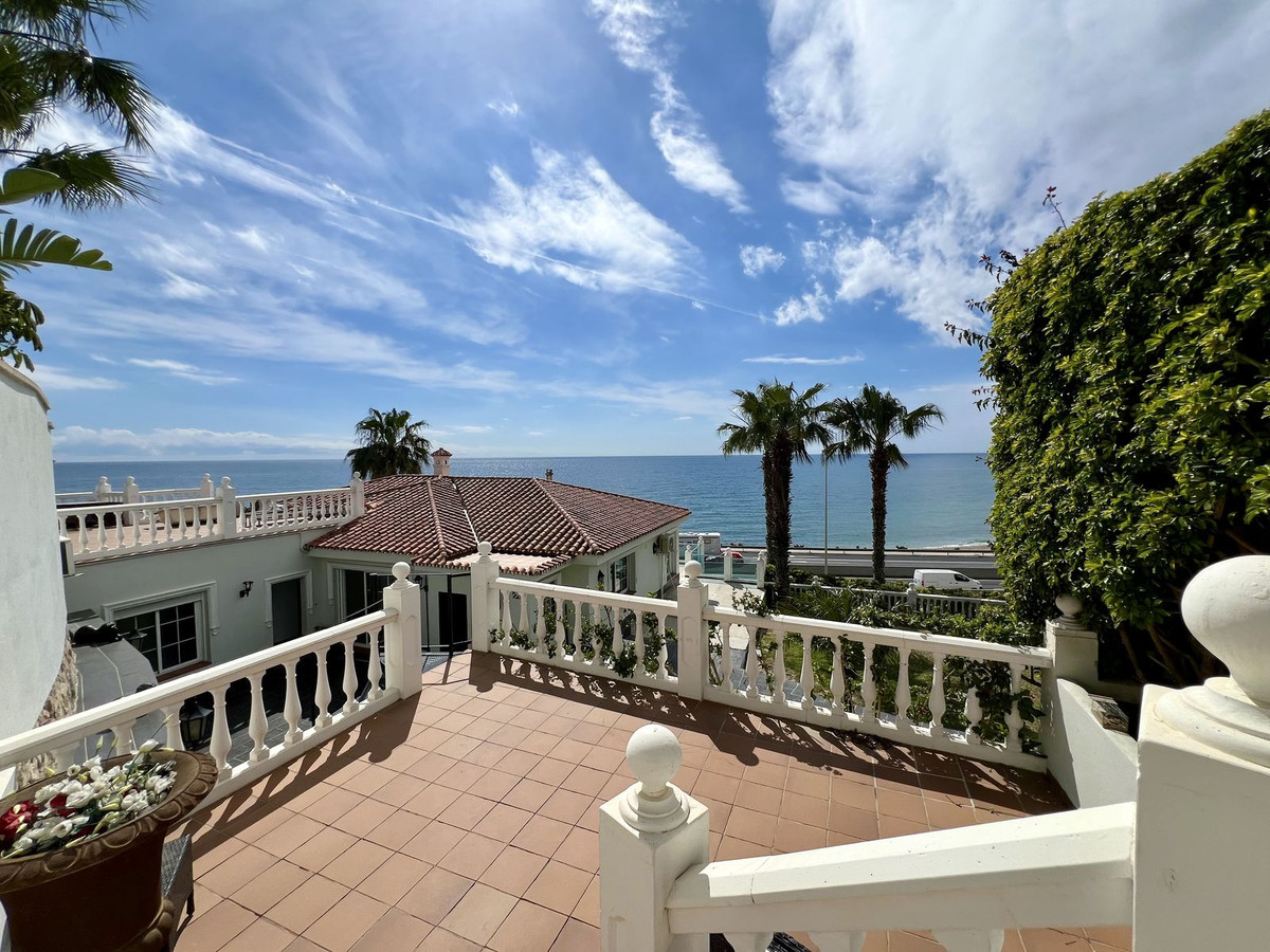 5 Bed Townhouse for sale in El Chaparral Costa Del Sol, Málaga, Spain