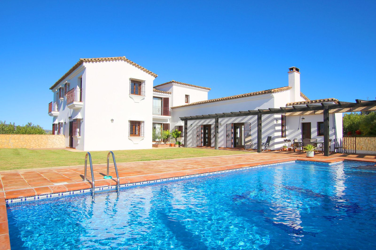 5 Bed Townhouse for sale in Ronda Costa Del Sol, Málaga, Spain