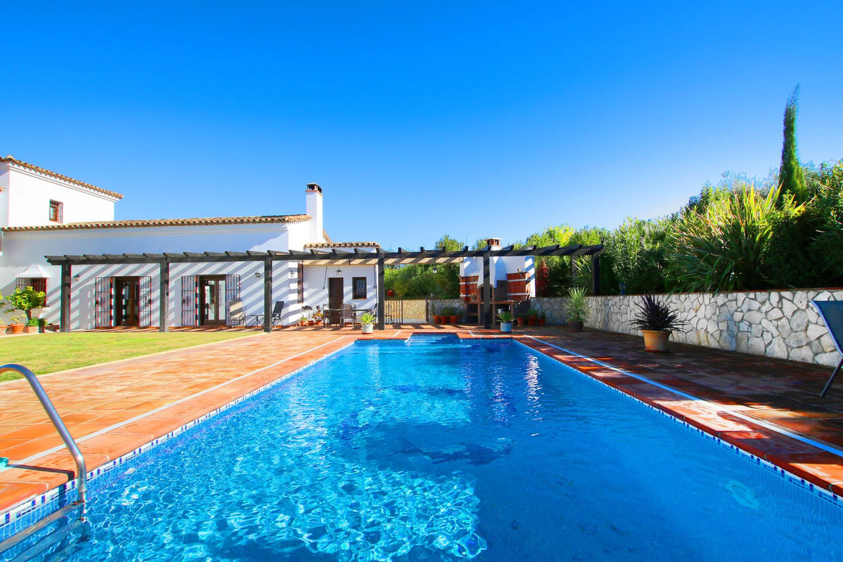 5 Bed Townhouse for sale in Ronda Costa Del Sol, Málaga, Spain