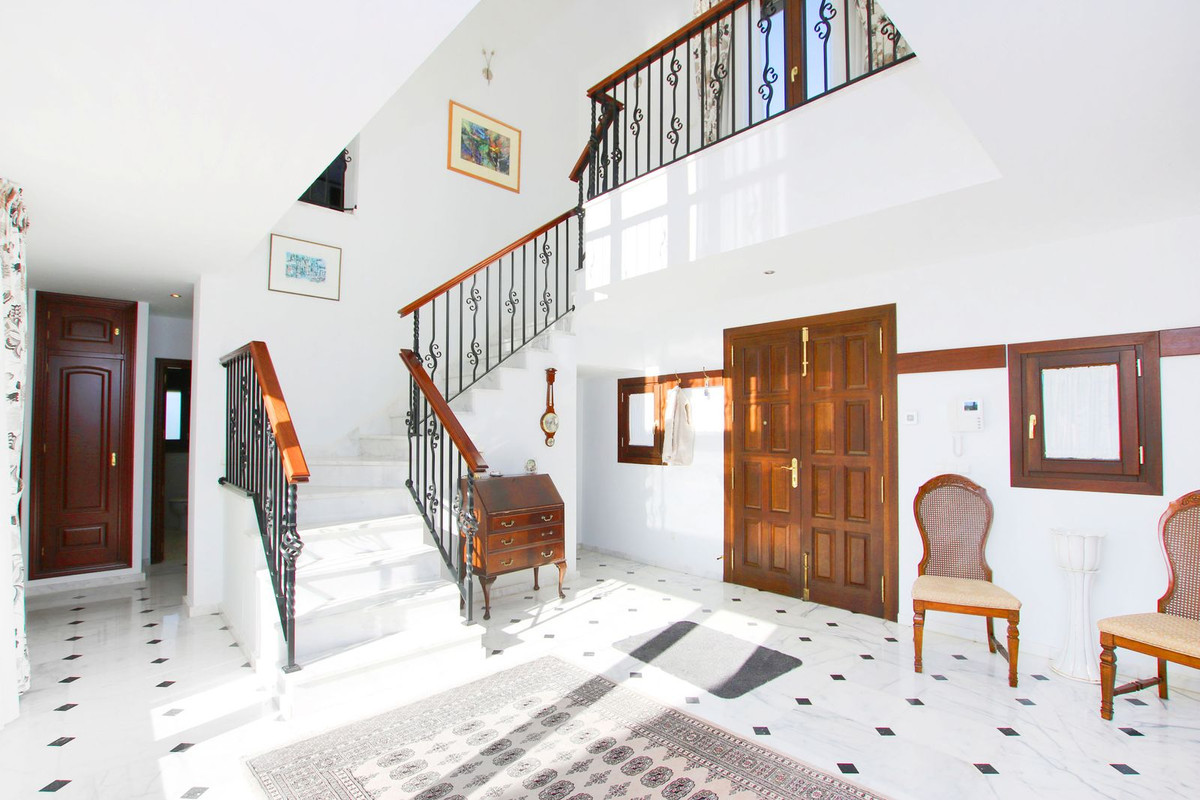 5 Bed Townhouse for sale in Ronda Costa Del Sol, Málaga, Spain
