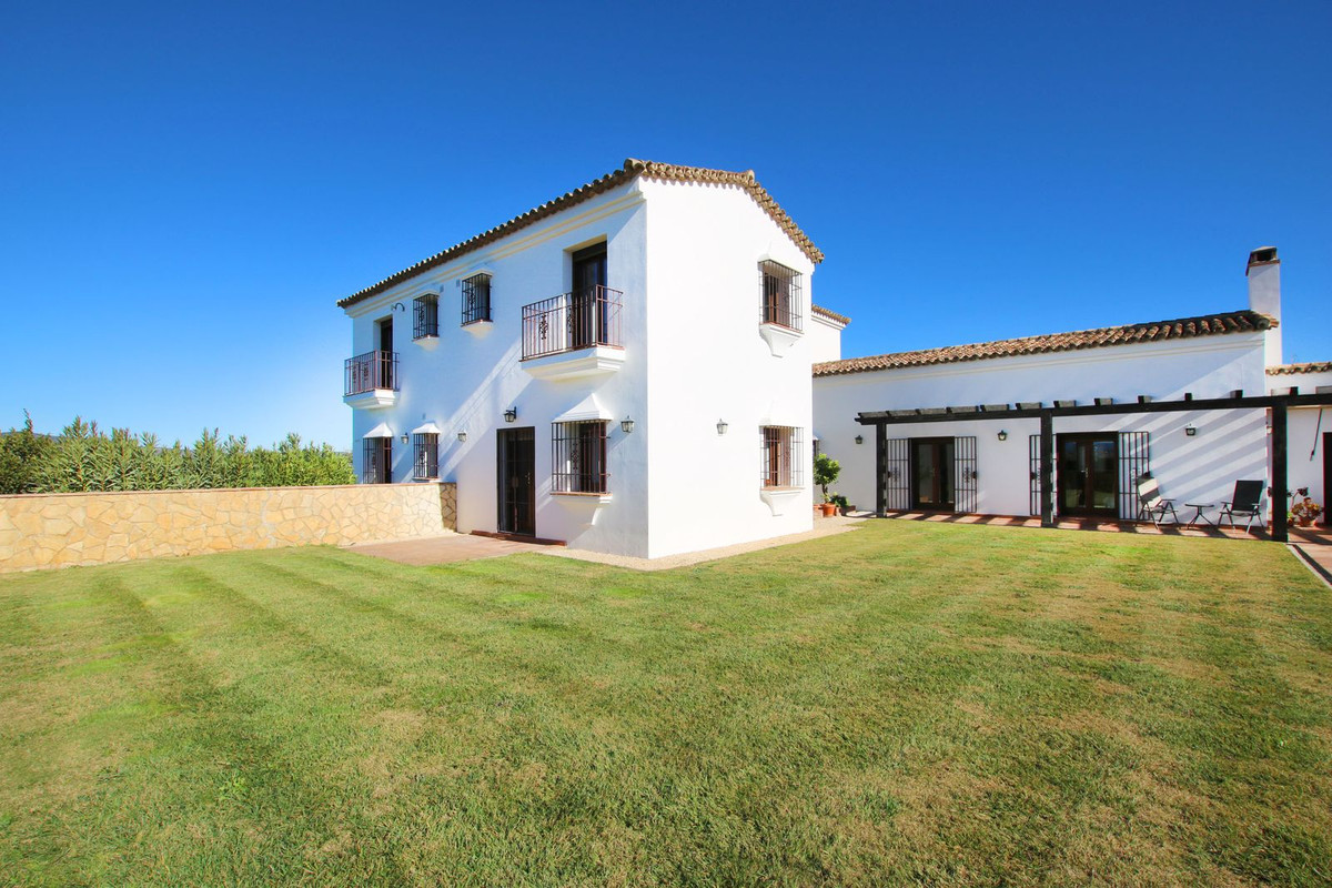 5 Bed Townhouse for sale in Ronda Costa Del Sol, Málaga, Spain